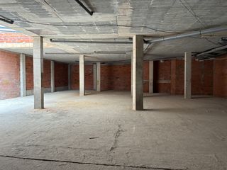 Lloguer Local Comercial  Avenida rodrigo de mendoza. Se alquila local comercial en el centro de vilagarcía