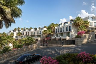 Semi detached house in Avenida los poetas 32. Consiga la casa exclusiva de sus sueños en la costa del sol: cas