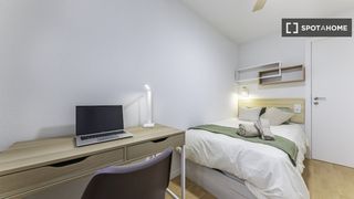 Rent Flat in Altozano - Conde Lumiares. Habitación en piso compartido en alquiler, alicante