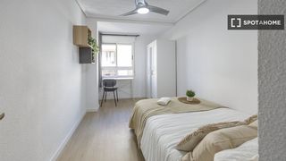 Miete Etagenwohnung in Trinitat. Habitación en piso compartido de 5 habitaciones en trinitat, val