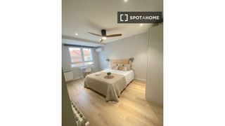Location Appartement à Mont Olivet. Habitación en piso compartido de 7 habitaciones en alquiler en v