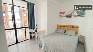 Location Appartement à El Torrejón - El Cerezo. Habitación compartida en alquiler en la palmilla, sevilla.