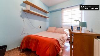 Affitto Appartamento in Ciutat Jardí. Acogedora habitación en un apartamento de 5 dormitorios en algir