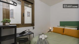 Rent Flat in La Roqueta. Habitación en piso compartido de 8 habitaciones, sant francesc v