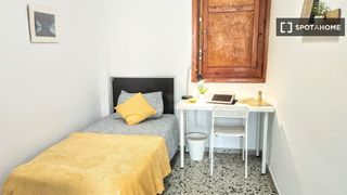 Miete Etagenwohnung in Centro Ciudad. Se alquila habitación en apartamento de 4 dormitorios en paterna