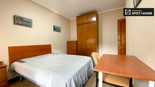 Affitto Appartamento in Ciutat Jardí. Habitaciones en apartamento de 4 dormitorios en algirós, valenci