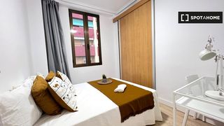 Location Appartement à Mont Olivet. Habitación en piso compartido de 5 habitaciones en alquiler en m