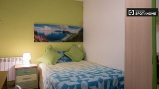 Rent Flat in Colonia-Bripac. Habitación en piso compartido de 5 habitaciones en alcalá de hen