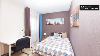 Rent Flat in Colonia-Bripac. Habitación en piso compartido de 5 habitaciones en alcalá de hen