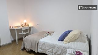 Alquiler Piso en Morvedre. Se alquila habitación en piso compartido de 5 habitaciones en mo
