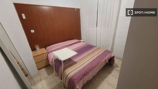 Lloguer Pis a La Plata. Habitación en piso compartido en alquiler en la plata, sevilla