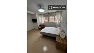 Location Appartement à Altozano - Conde Lumiares. Se alquila habitación en piso compartido de 5 habitaciones en al