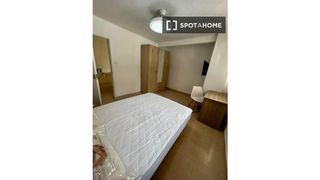 Location Appartement à Altozano - Conde Lumiares. Se alquila habitación en piso compartido de 5 habitaciones en al
