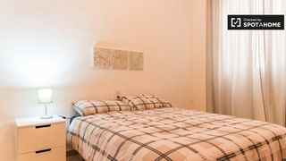 Affitto Appartamento in Russafa. Habitación en piso compartido de 5 habitaciones en alquiler en r