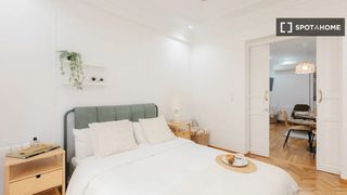 Rent Flat in El Pla del Remei. Habitación en piso compartido de 7 habitaciones, valencia