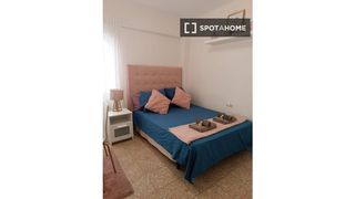 Miete Etagenwohnung in La Creu Coberta. Se alquila habitación en piso compartido en la creu coberta, val