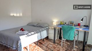 Lloguer Pis a Terramelar. Se alquila habitación en piso de 7 habitaciones en paterna, vale