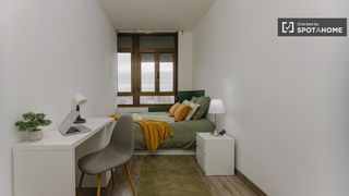 Rent Flat in La Roqueta. Habitación en piso compartido de 8 habitaciones, sant francesc v