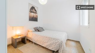Miete Etagenwohnung in El Pla del Remei. Se alquila habitación en apartamento de 5 dormitorios en el eixa