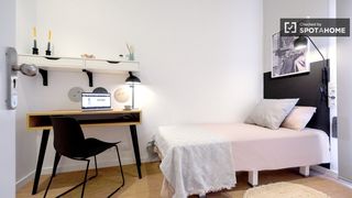 Lloguer Pis a Gran Via. Amplia habitación en alquiler en apartamento de 5 dormitorios en