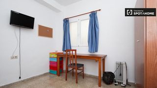 Miete Etagenwohnung in Camino de Ronda. Habitación en piso compartido en alquiler en pajaritos, granada.