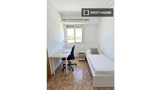 Lloguer Pis a Moncada. Habitación en piso compartido de 4 habitaciones en alquiler en m