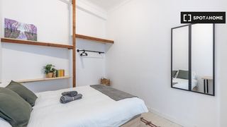 Miete Etagenwohnung in Centro - Sagrario. Se alquila habitación en piso de 8 habitaciones en granada