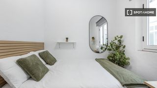 Miete Etagenwohnung in Centro - Sagrario. Se alquila habitación en piso de 5 habitaciones en centro, grana