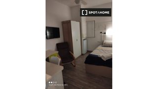Lloguer Pis a San Antón. Habitación en piso compartido en alquiler, alicante