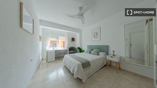 Affitto Appartamento in El Pilar. Se alquila habitación en el carme, valencia