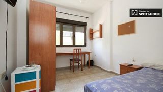 Miete Etagenwohnung in Camino de Ronda. Habitación en piso compartido en alquiler en pajaritos, granada.