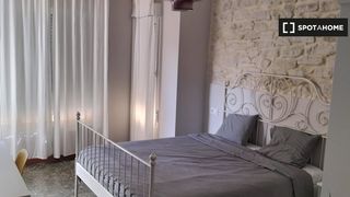 Lloguer Pis a Mercado. Se alquila habitación en piso de 4 dormitorios en sant blai, ali