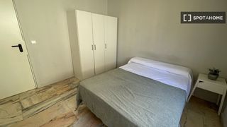 Rent Flat in El Porvenir. Habitación en piso compartido en alquiler en el porvenir, sevill
