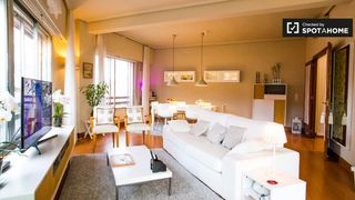 Miete Etagenwohnung in Abandoibarra - Guggenheim. Increíble habitación en un apartamento de 3 dormitorios en aband