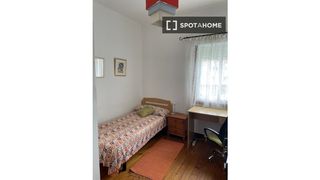 Affitto Appartamento in Plaza España - Corte Inglés. Habitación en piso compartido de 4 habitaciones en alquiler en v