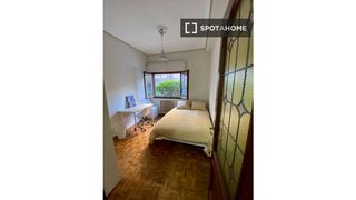 Rent Flat in San Pedro de Deusto - La Ribera. Se alquila habitación para compartir en deustu, bilbao