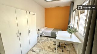 Rent Flat in El Porvenir. Habitación en piso compartido en alquiler en el porvenir, sevill