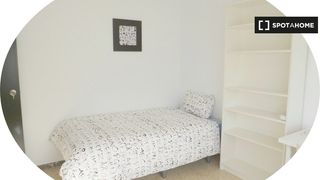 Location Appartement à Grancasa. Habitación en un piso compartido de 6 habitaciones en zaragoza.