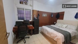 Rent Flat in La Plata. Habitación en piso compartido en alquiler en la plata, sevilla