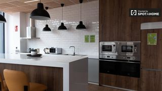 Miete Etagenwohnung in Angustias - Chana - Encina. Alquiler de habitaciones en coliving de 6 habitaciones en granad