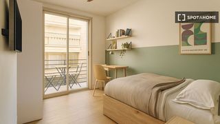 Miete Etagenwohnung in La Raïosa. Habitación en piso compartido de 5 habitaciones en alquiler, la