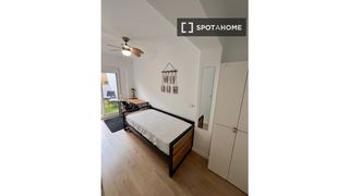 Miete Etagenwohnung in Mont Olivet. Se alquila habitación en piso de 5 dormitorios en valencia