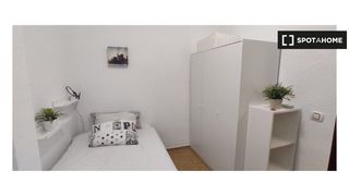 Lloguer Pis a Las Delicias. Habitación en un piso compartido de 6 habitaciones en zaragoza.
