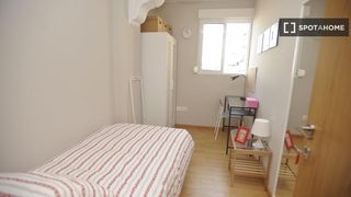 Location Appartement à Gran Via. Habitación acogedora en el apartamento de 7 dormitorios eixample