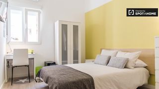 Rent Flat in El Castell. Amplia habitación en un apartamento de 5 dormitorios en burjasso