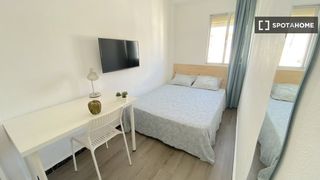 Lloguer Pis a El Torrejón - El Cerezo. Habitación en piso compartido en alquiler en la palmilla, sevill