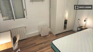 Rent Flat in Ciutat Jardí. Habitación en piso compartido de 4 habitaciones, ciutat jardí.