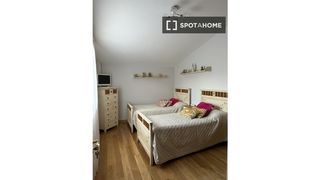 Rent Flat in Loiu. Habitación en piso compartido en zabaloetxe