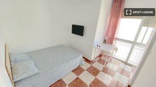Lloguer Pis a El Torrejón - El Cerezo. Habitación en piso de 4 habitaciones en la palmilla, sevilla.