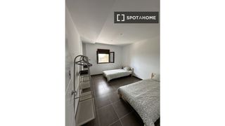 Alquiler Piso en San Ildefonso. Se alquila habitación en piso compartido de 13 habitaciones en g